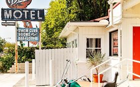 The Dive Motel And Swim Club